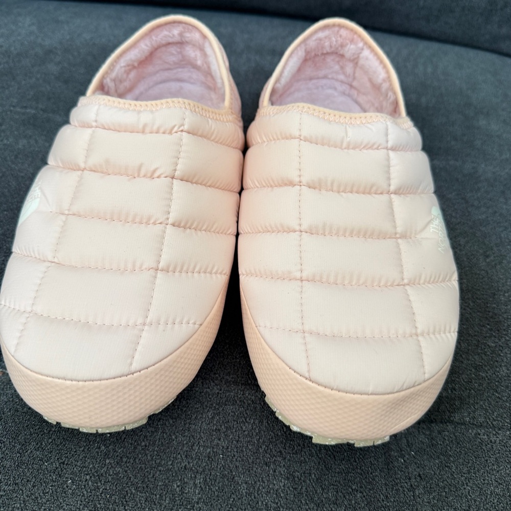 The North Face Women's Light Pink Quilted Slippers